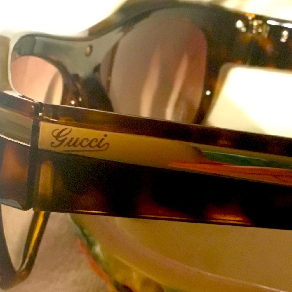 GUCCI GLASSES 🤓 🔥🔥🔥ONLY $168🔥🔥🔥GREAT DEAL.